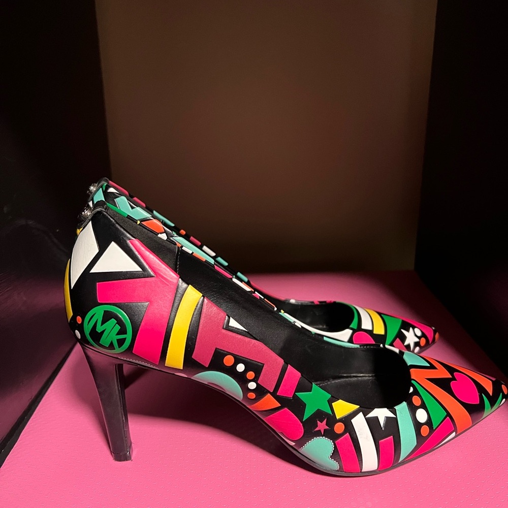 MICHAEL Michael Kors Multicolor Geometric Heels - Picture 2 of 4